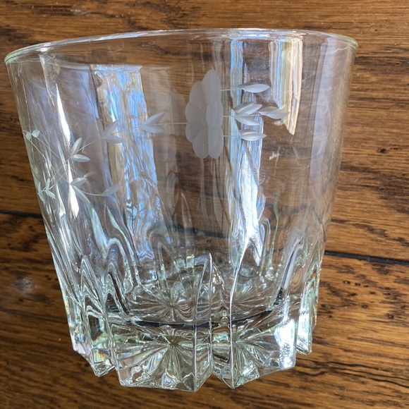 Decorative Crystal Bowl with Etched Design - Picture 4 of 8